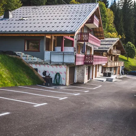 شاليه Chalet Les Alpes شاتيل